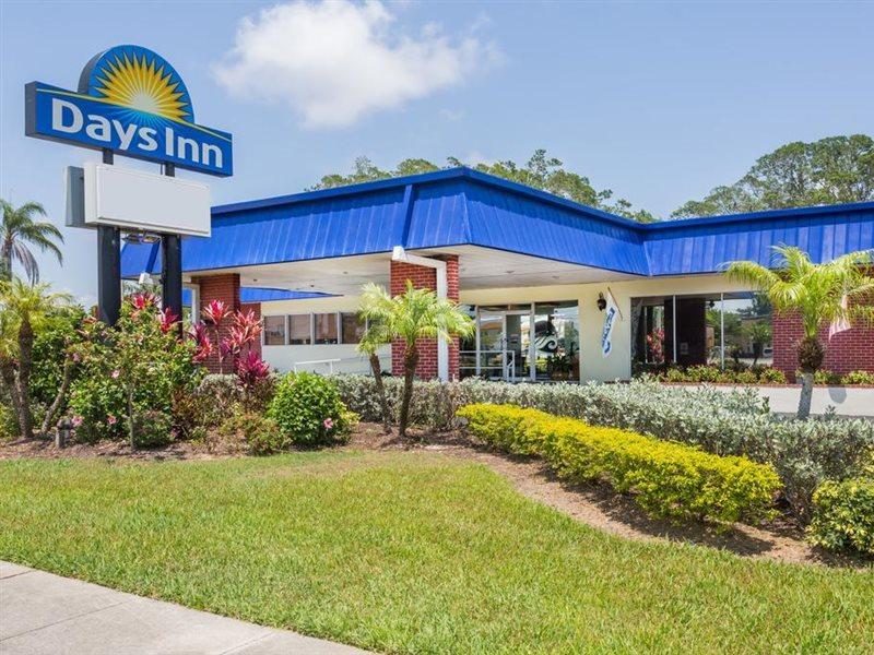 Days Inn By Wyndham Fort Myers Springs Resort Estero Exterior photo