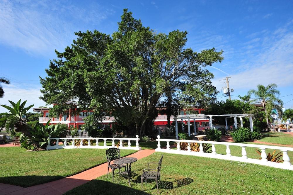 Days Inn By Wyndham Fort Myers Springs Resort Estero Exterior photo